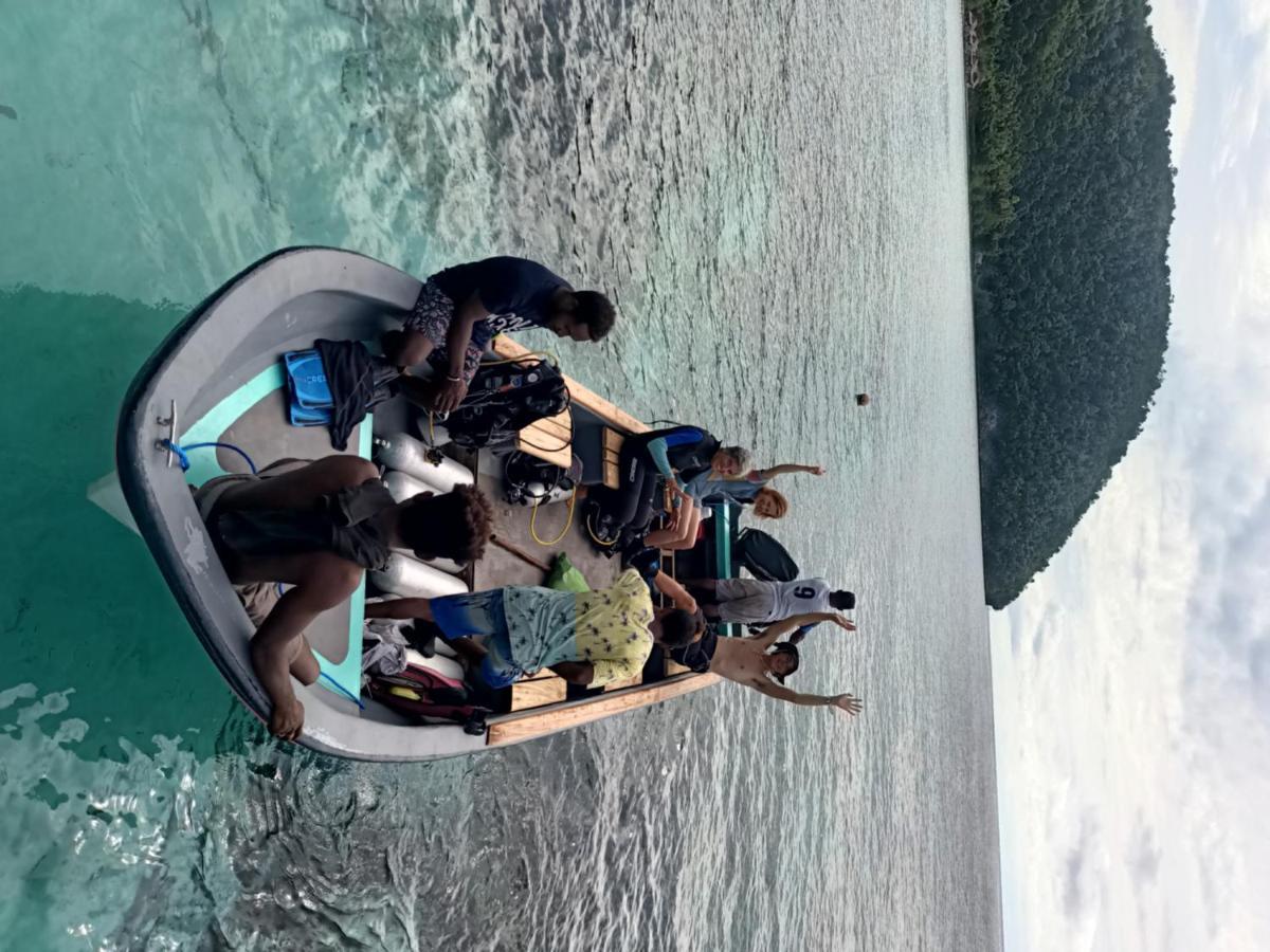 Warahnus Dive Homestay Kri エクステリア 写真